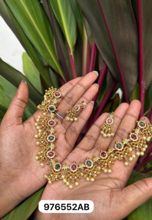 Pearl with stone necklace 