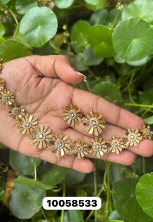 Flower stone necklace