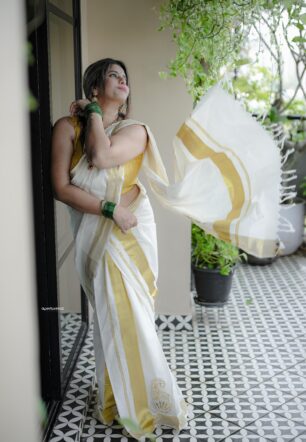 Swarnam - Golden Foil Kasavu Set mundu