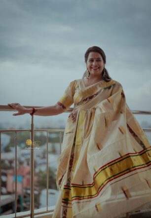 Lotus Actress Sadhika saree